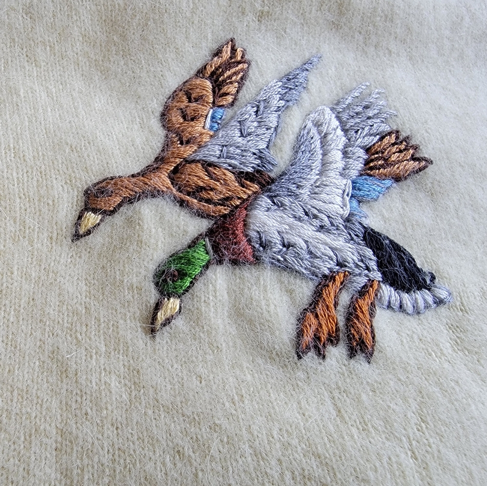 Vintage Yellow/Cream Sweater Set with Embroidered Ducks Size 40 - Picture 3 of 9